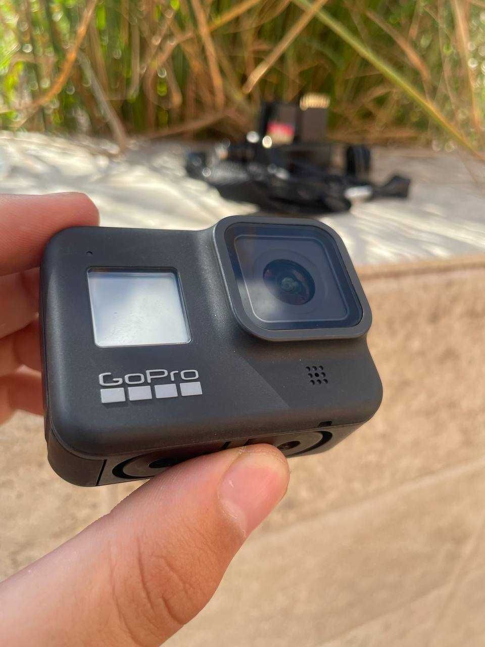 Продається екшн камера GoPro HERO8 Black з чудовим комплектом