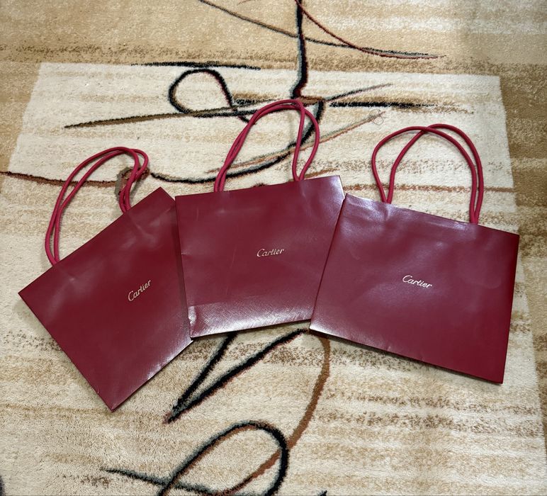 Брендові пакети, коробки, пакування, пильники.