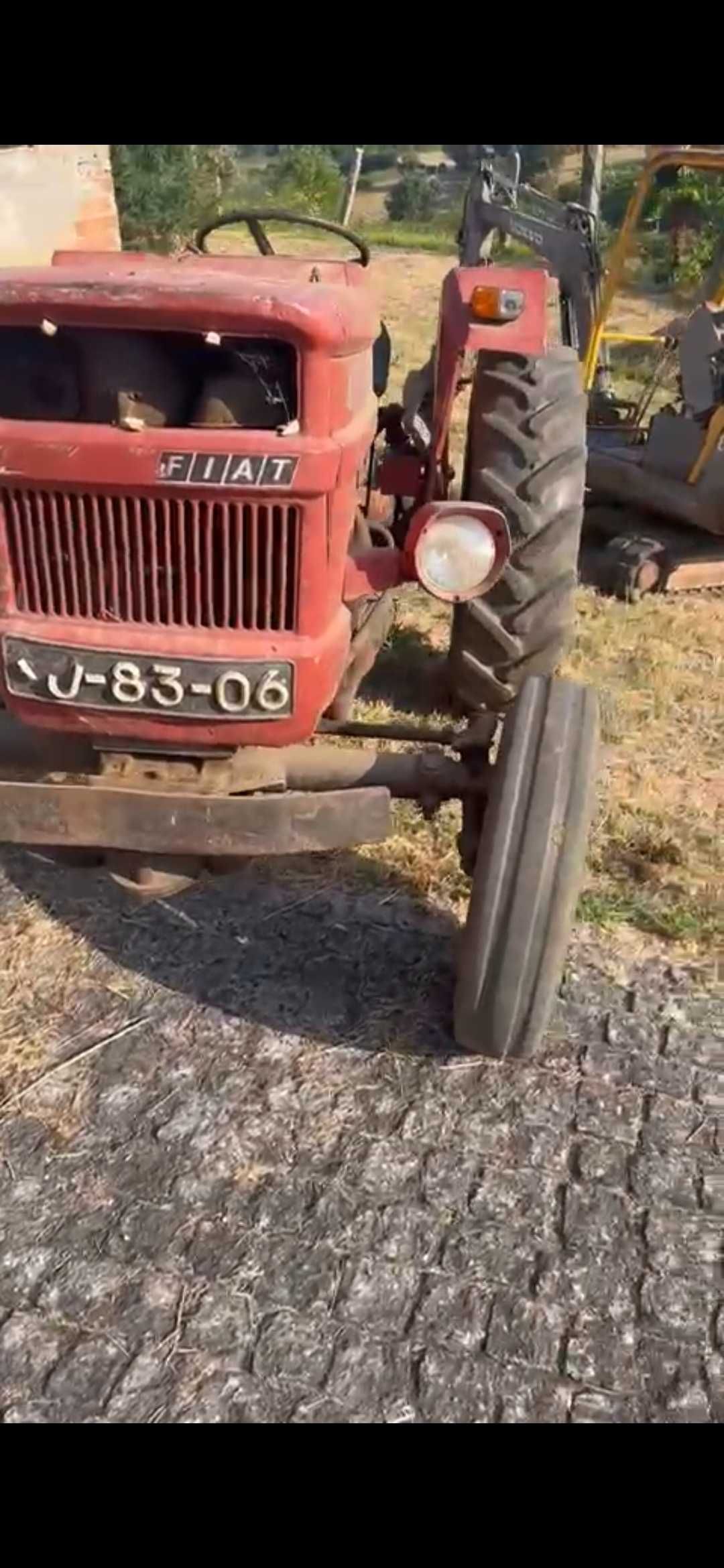 Trator Fiat 450 com alfaias