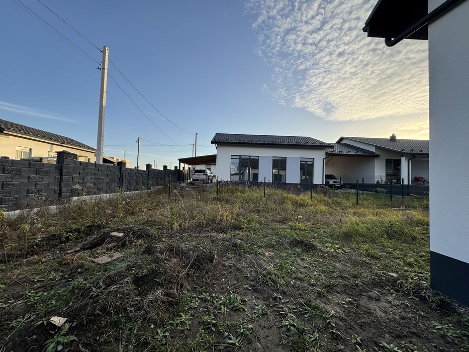 Продам будинок з паркомісцем та внутрішніми роботами+ділянка 3 сот