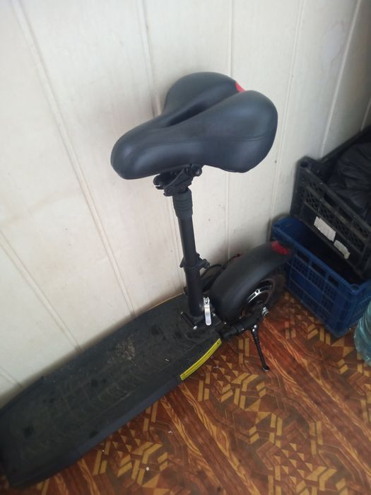 Продам Електросамокат із сидінням – в хорошому стані
