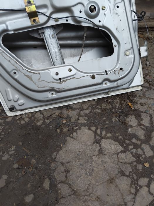 Левая пассажирская дверь серебро ланос сенс деу Daewoo Lanos U92