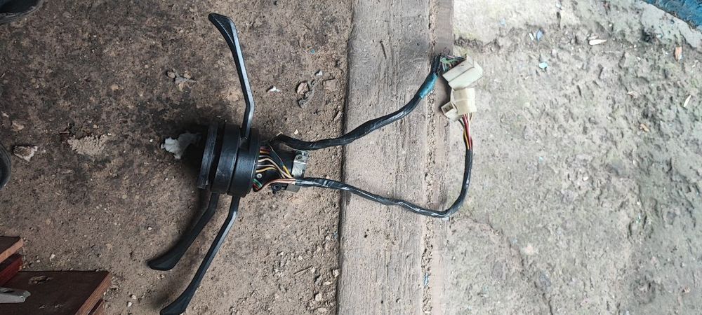 Перемикач підкермовий