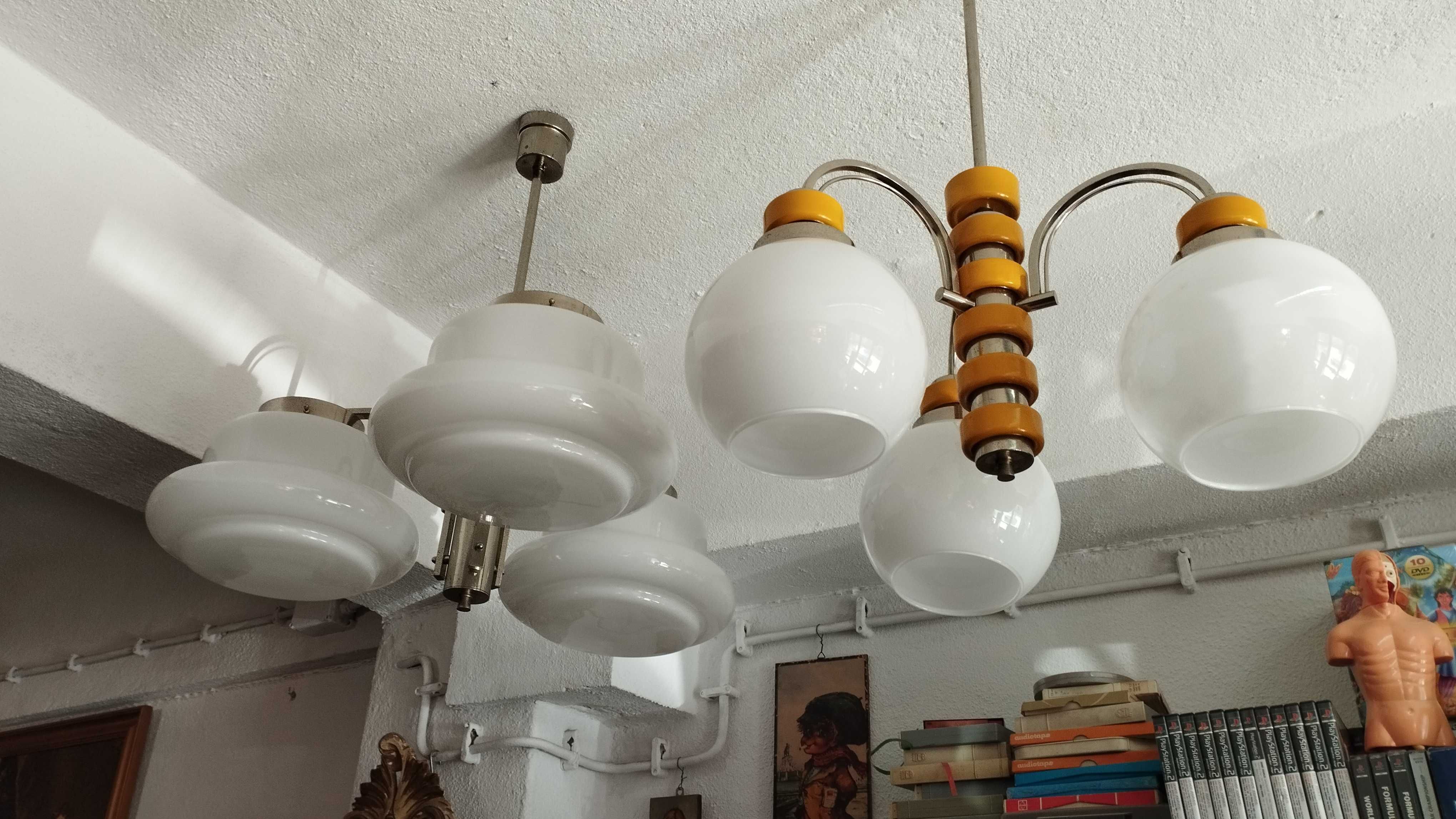 Candeeiros de teto art deco.