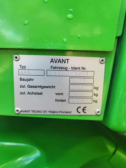 Mini ładowarka Avant 640 demo