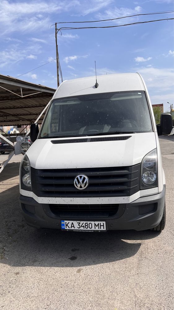 Продам Volkswagen Crafter средний цельнометал.