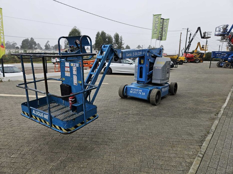 Vende plataforma articulada elétrica Genie de 12m