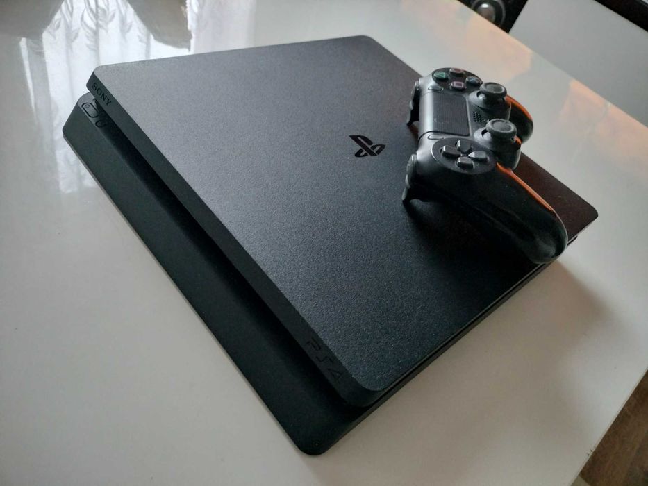 PS 4 Slim 500GB z padem + 6 gier