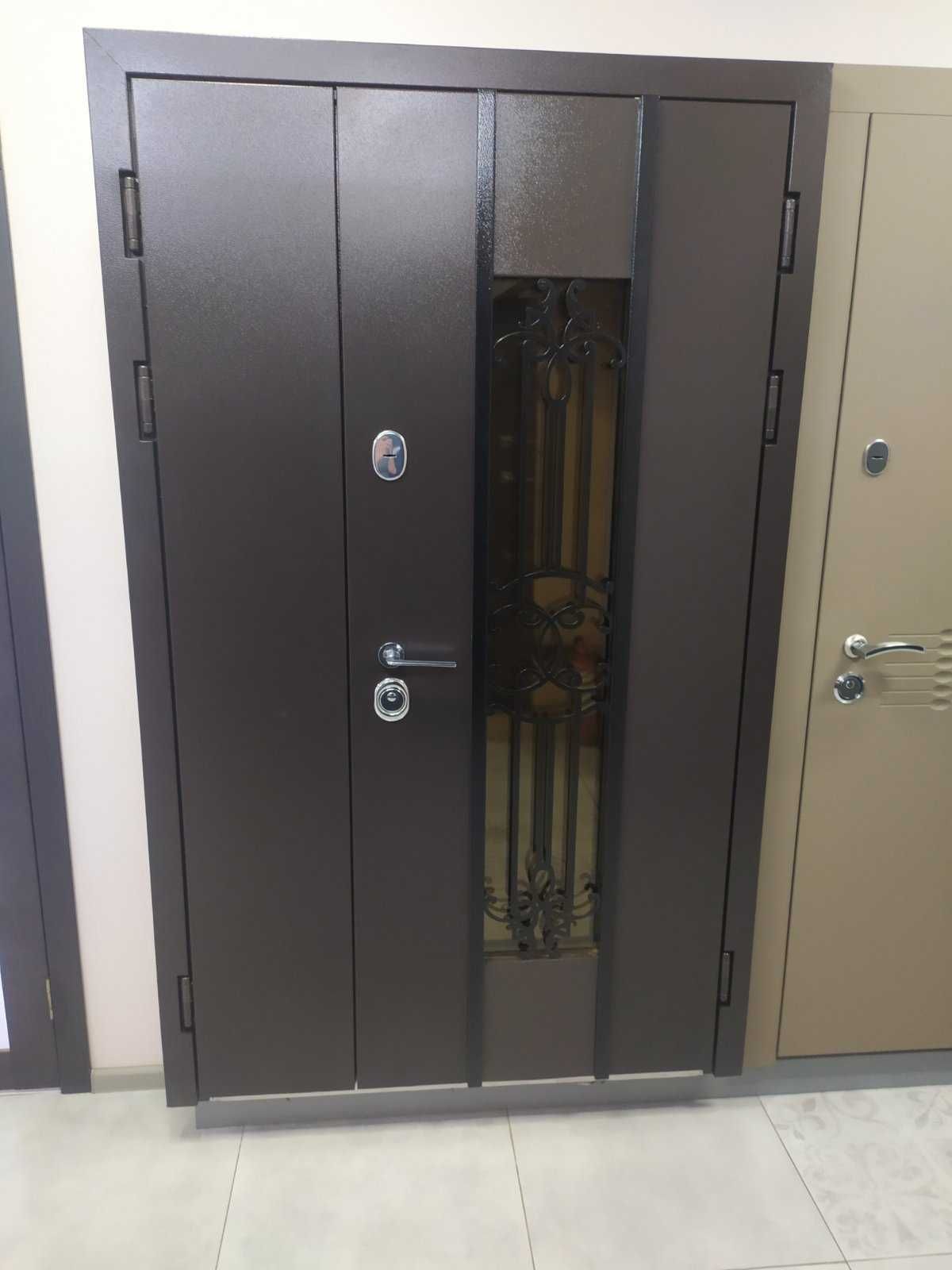Полуторні двухстворчаті вхідні металеві двері входные металлические