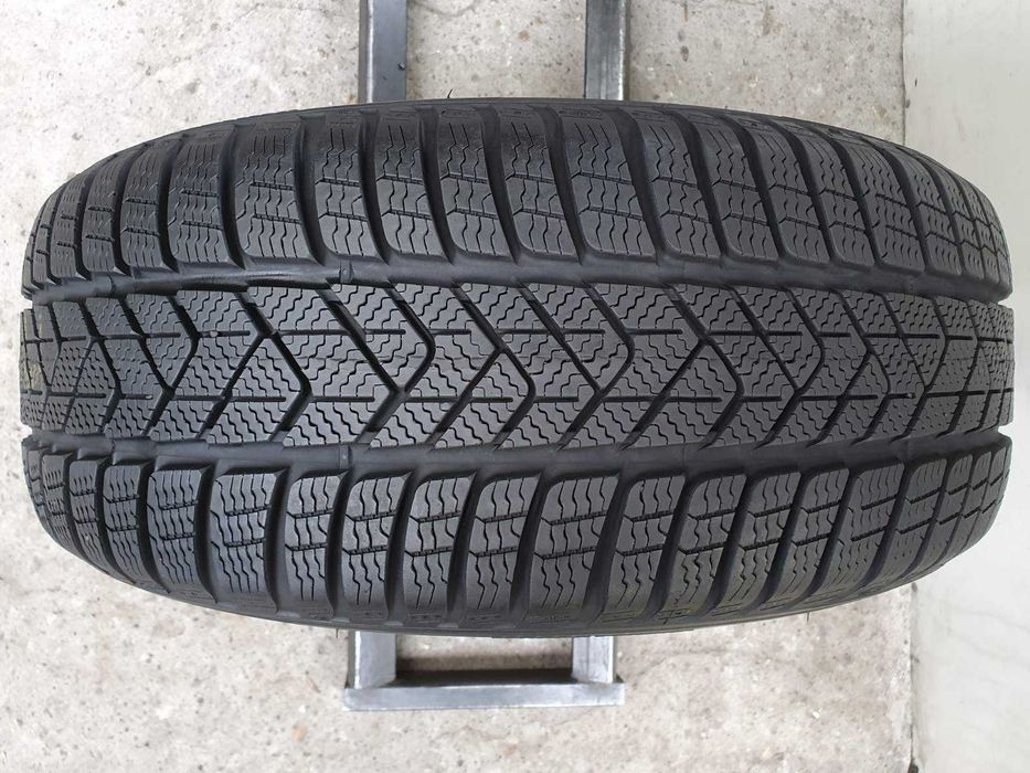 2x Pirelli Sottozero 3  225/45r18  7,4mm