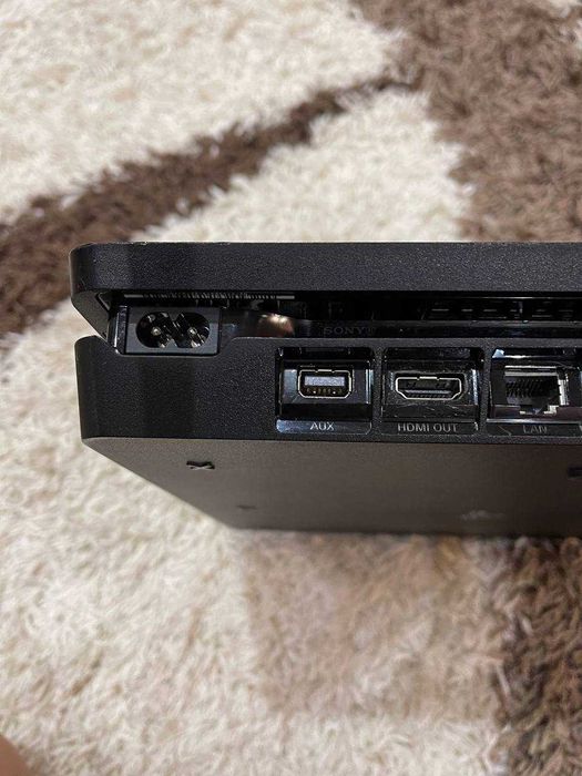 Продам playstation 4 slim на 500гб