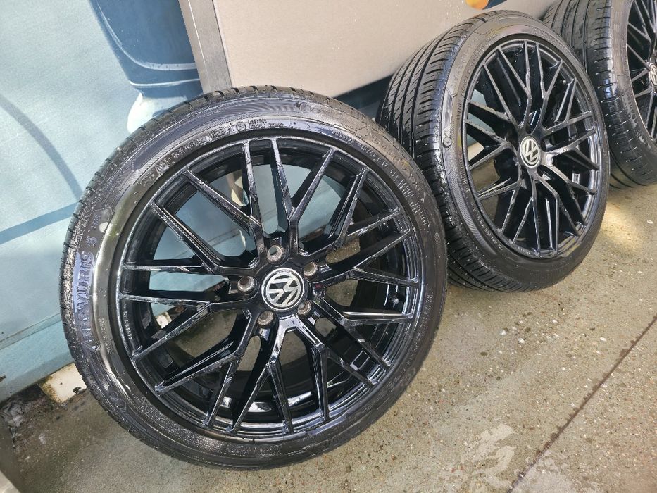 Felgi Volkswagen Audi 5x112 17 RS4 Opony 215/45 Golf