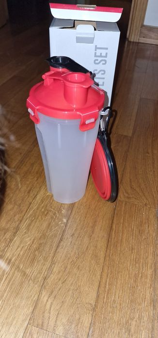 Garrafa de água e raçãol para viagem