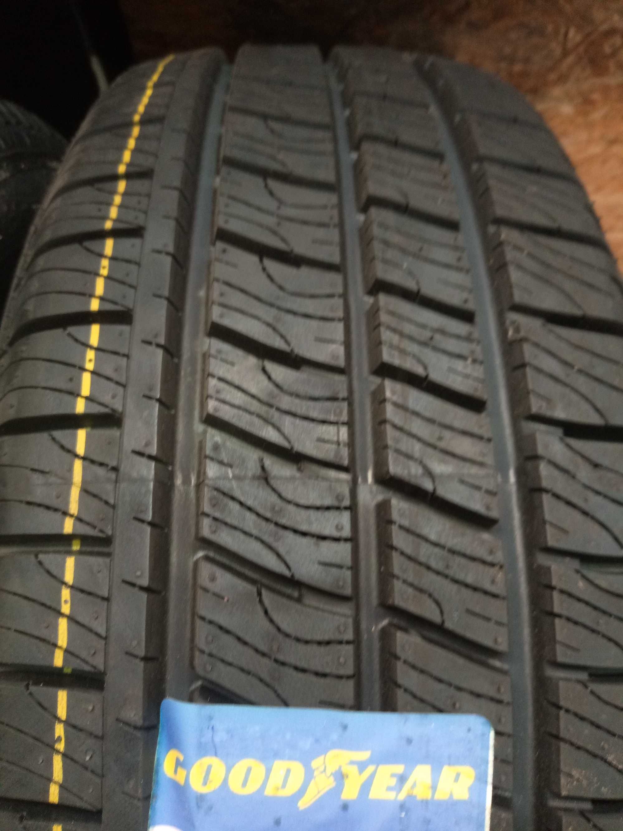 Opony zimowe 215/60 r 17c good year cargo vector ?