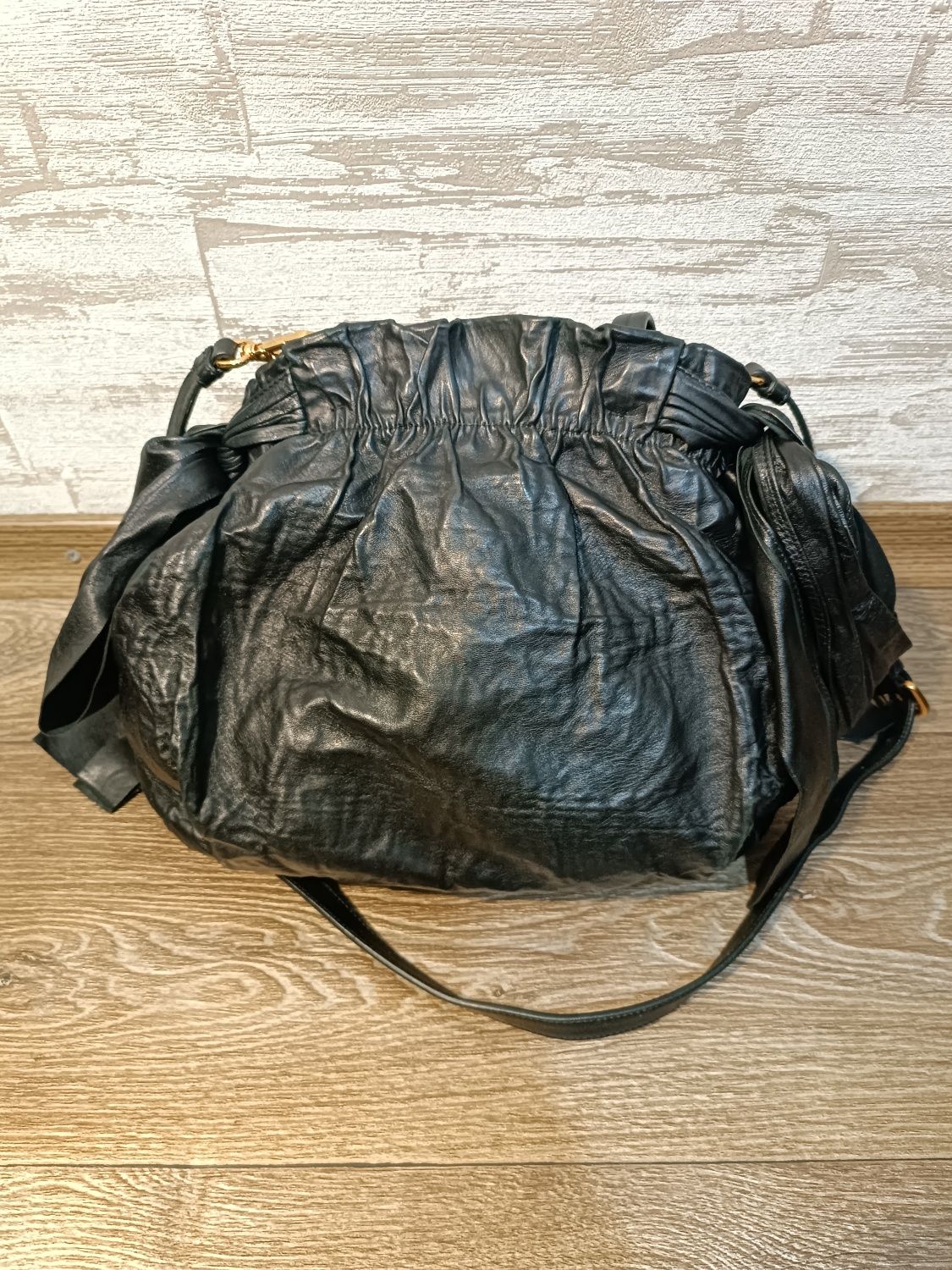 Вінтажна сумка Prada з натуральної шкіри – модель Bow Shoulder Bag