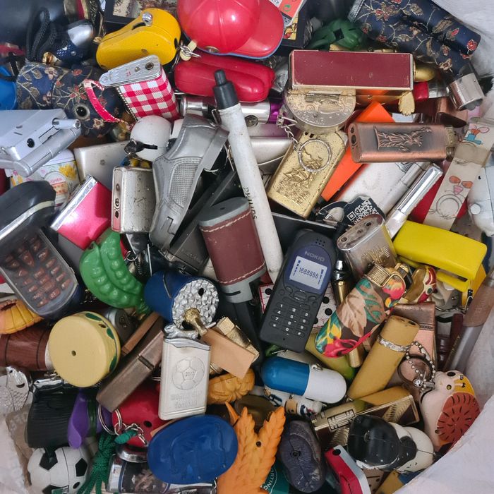 Grande lote de isqueiros para colecionador