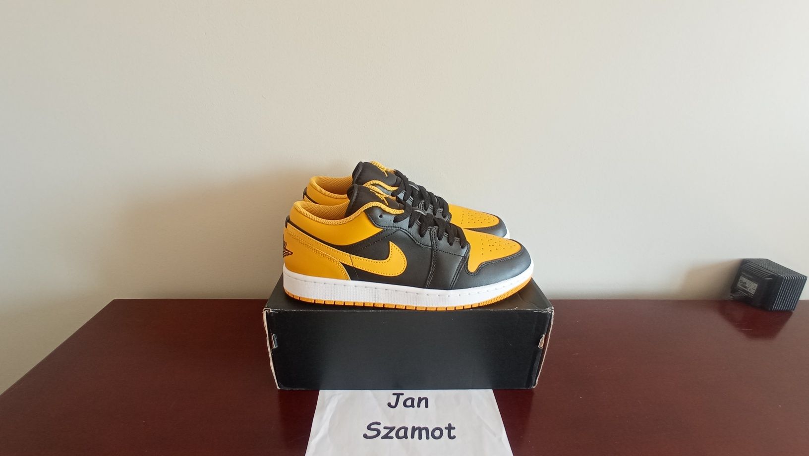 44,5 Buty Nike Air Jordan 1 Low Yellow Ochre / Black / White