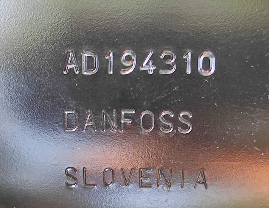 Компресор холодильника Danfoss NL8F, 105G6822