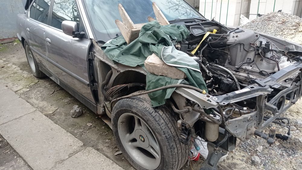 Продам запчасти БМВ Е38