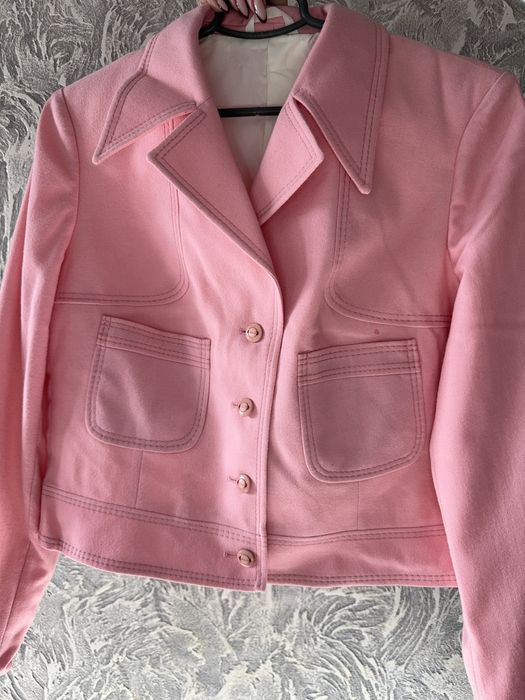 Рожевий костюм, піджак, спідниця