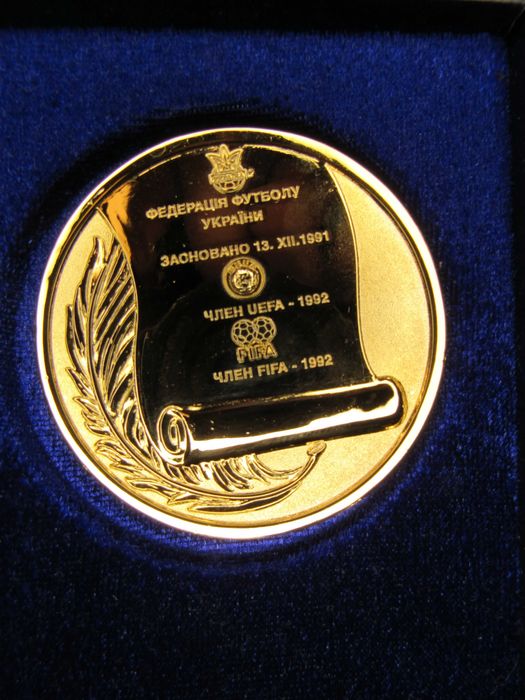 Медаль настольная 15 років Федерація футболу України
