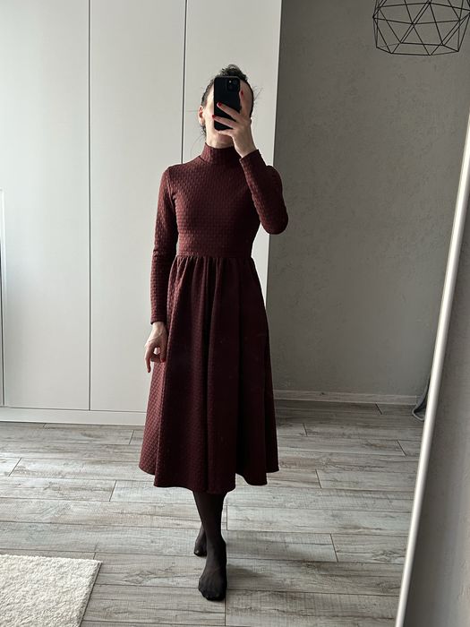 Сукня бренду VOVK довжини міді в кольорі марсала