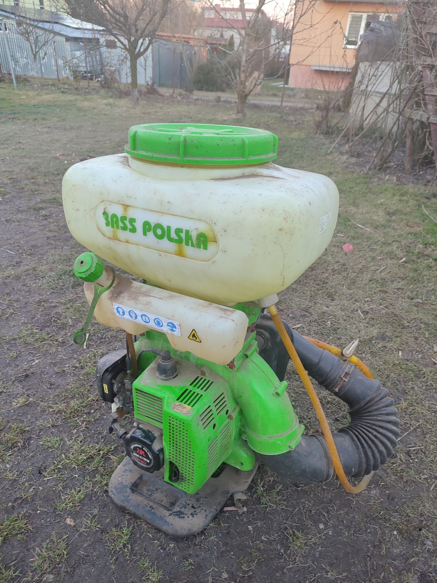 Opryskiwacz spalinowy