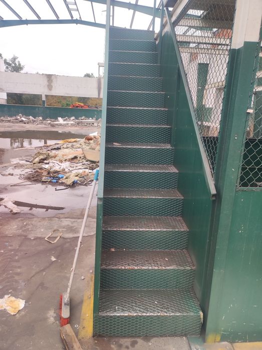 Escadas em ferro 14 degraus