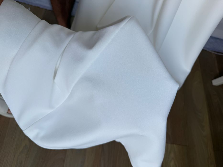 Suknia ślubna, dopasowana, minimalistyczna, Avenue 22