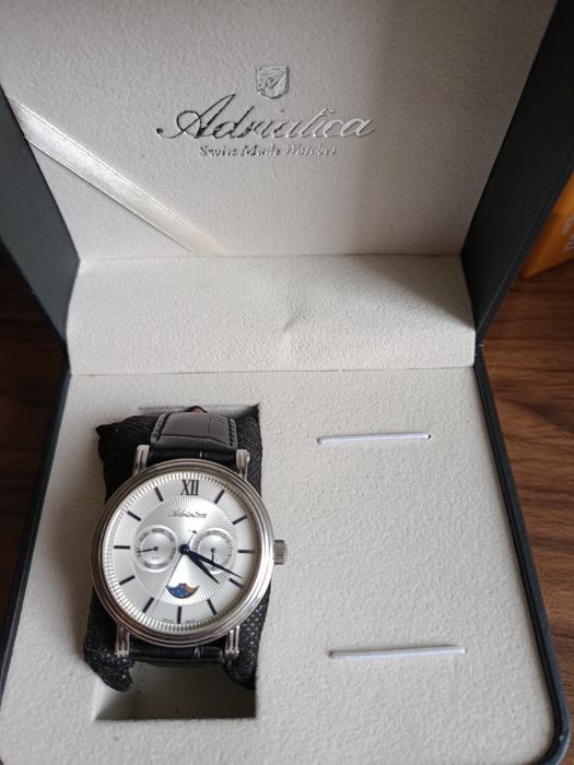Швейцарський годинник Adriatica