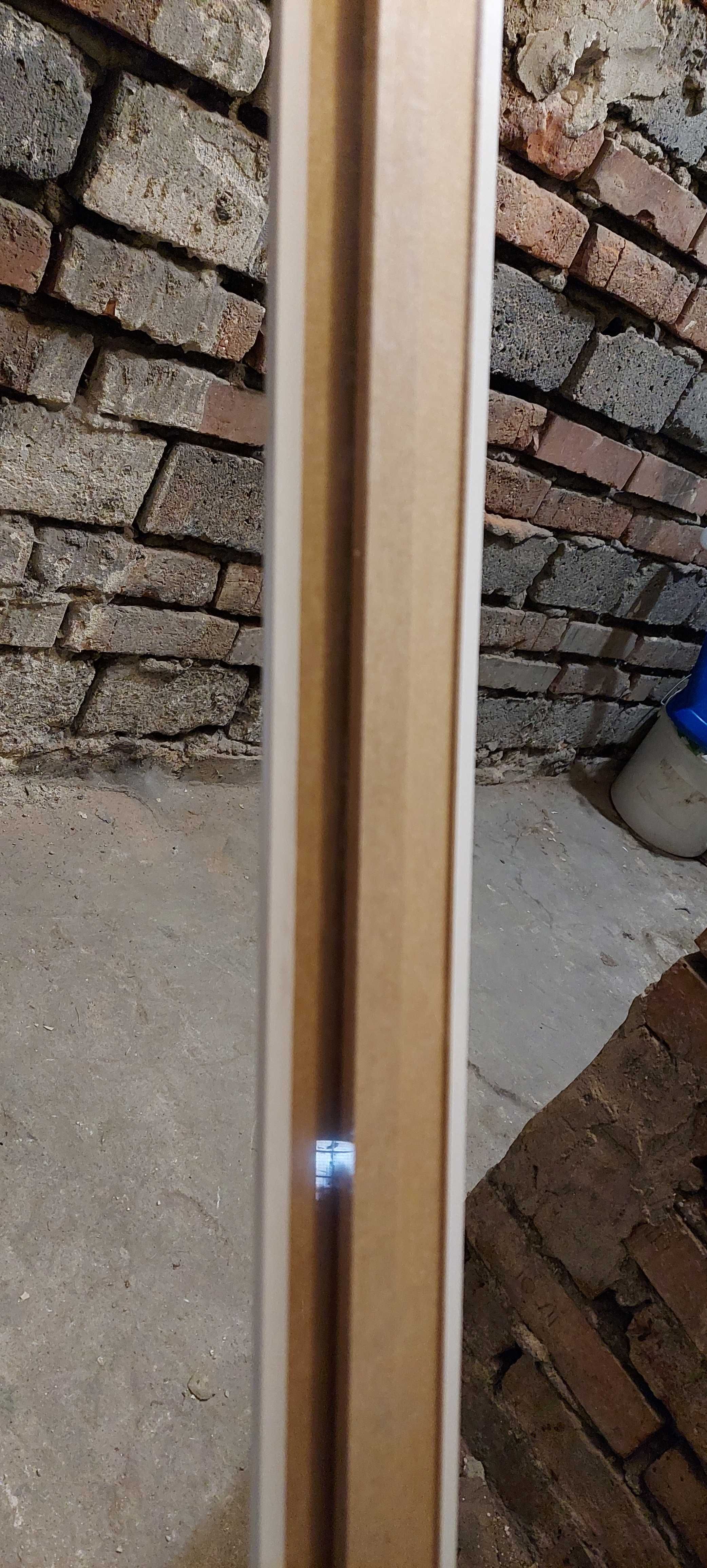 Białe listwy MDF z mocowaniami