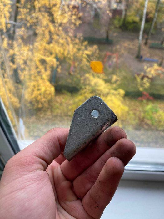 Кронштейн крепления приёмной трубы к КПП ВАЗ-2101