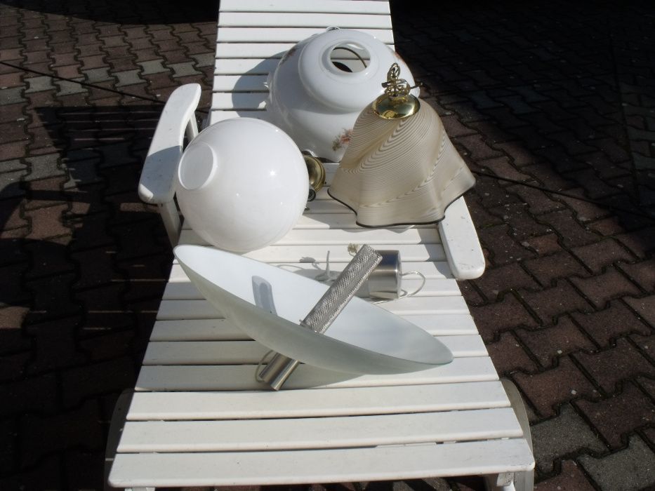 Żyrandol bialy w ksztalcie kuli