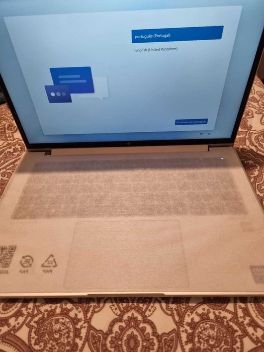 HP EliteBook Ultra 5 640 G11 com Poly Studio – NOVO