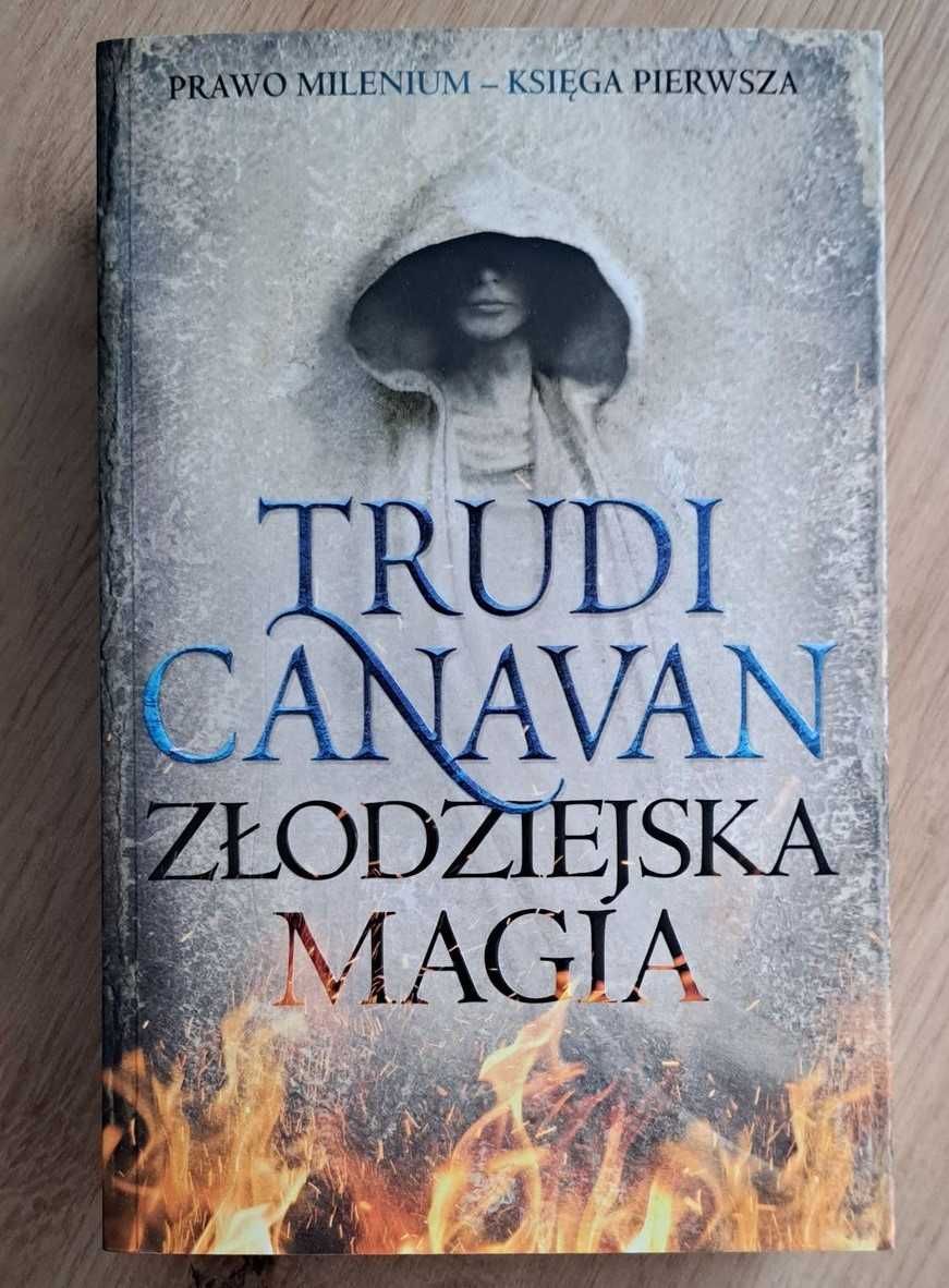 Trudi Canavan Różne książki