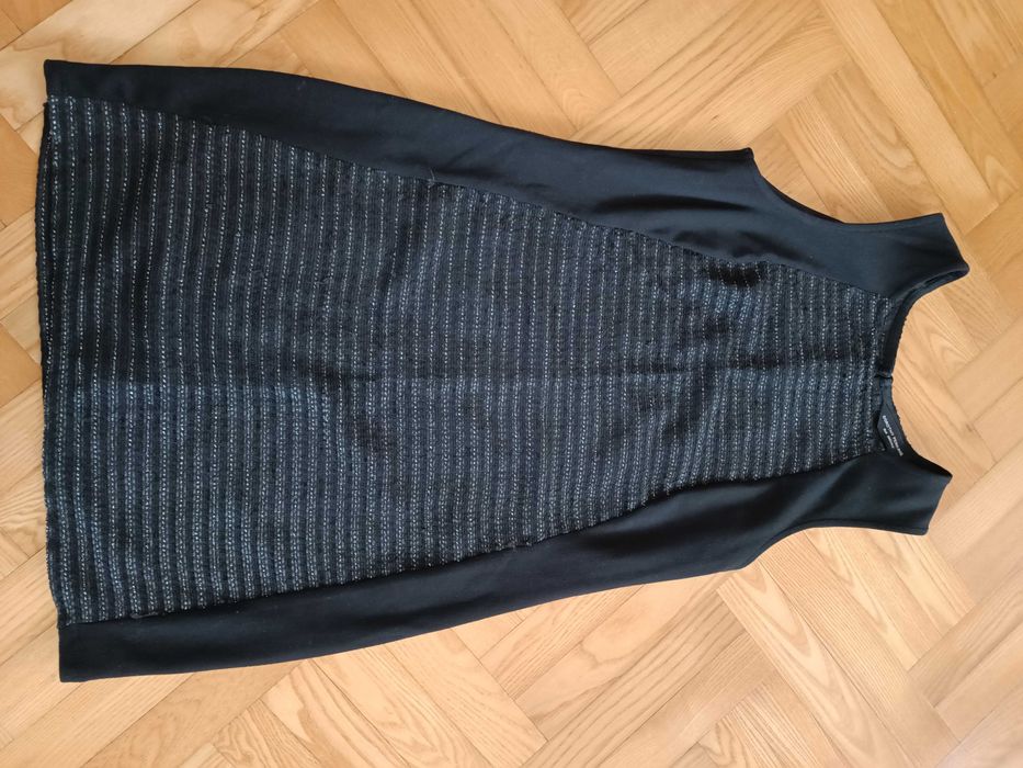 Czarna sukienka z błyszczącą nitką, 36