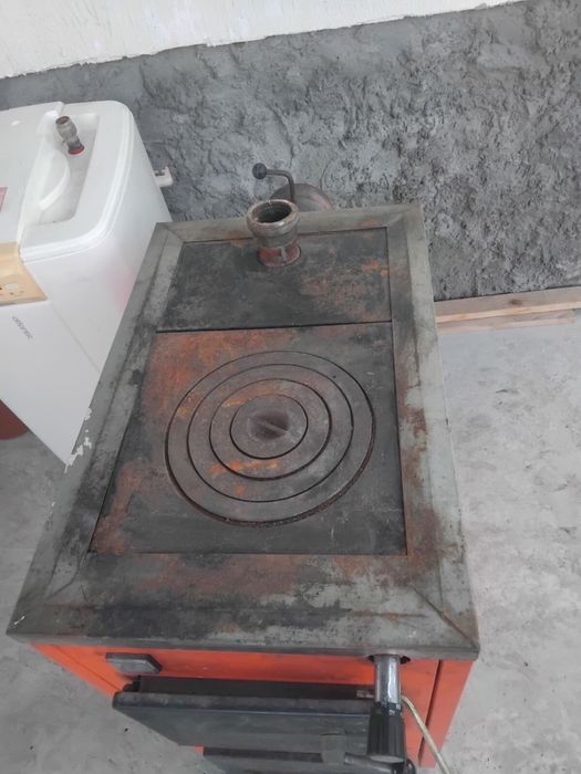 Продаю твердотопливный котел