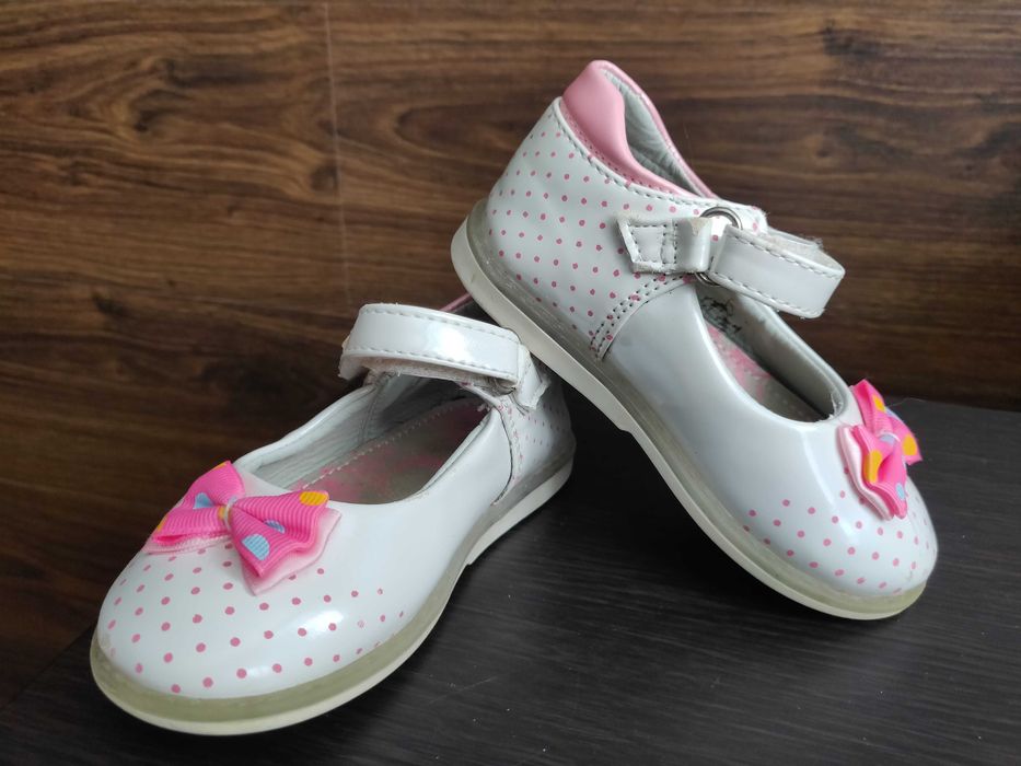 Нарядные кожаные  детские туфли EeBb 23 р стелька 14 см