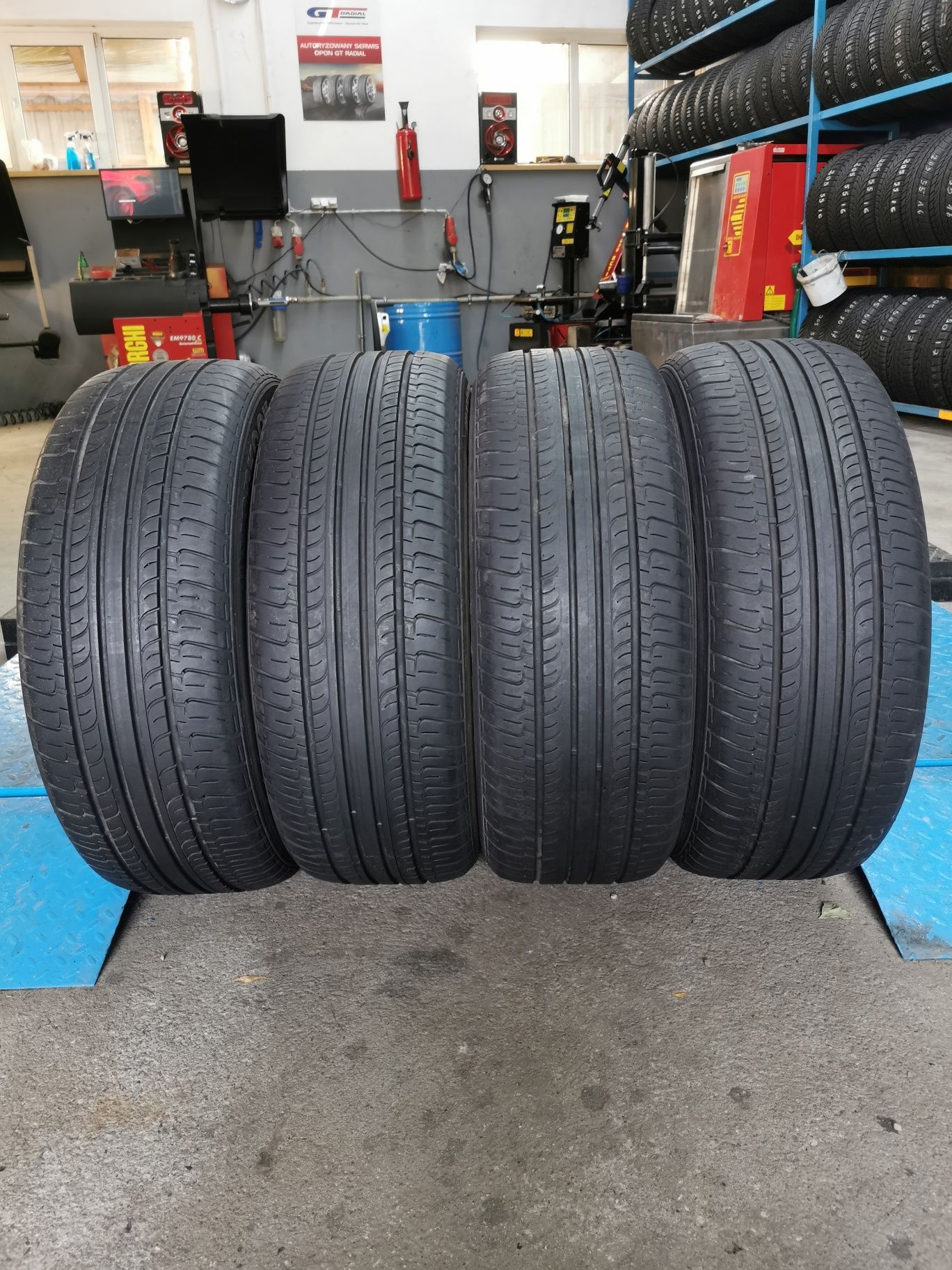 Komplet opon 235/55R18 Hankook Optimo K415