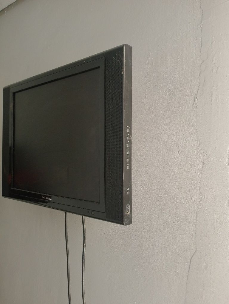 Mały telewizor z uchwytem na ścianę