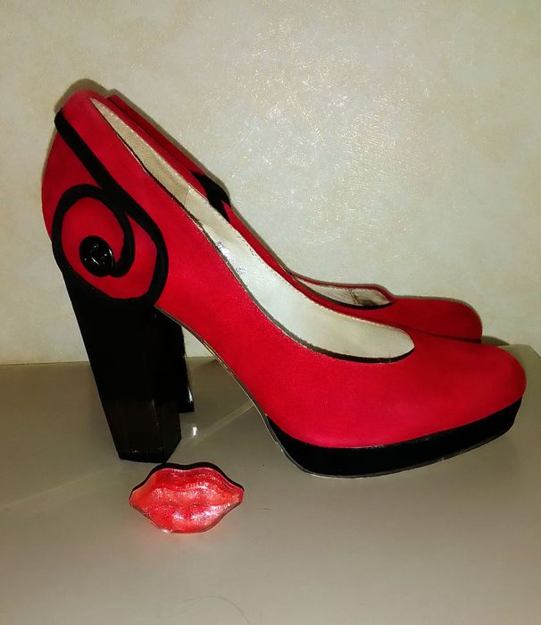 НОВЫЕ фирменные туфли из замшев. кожи. Made in Turkey. Размер 38-25см.