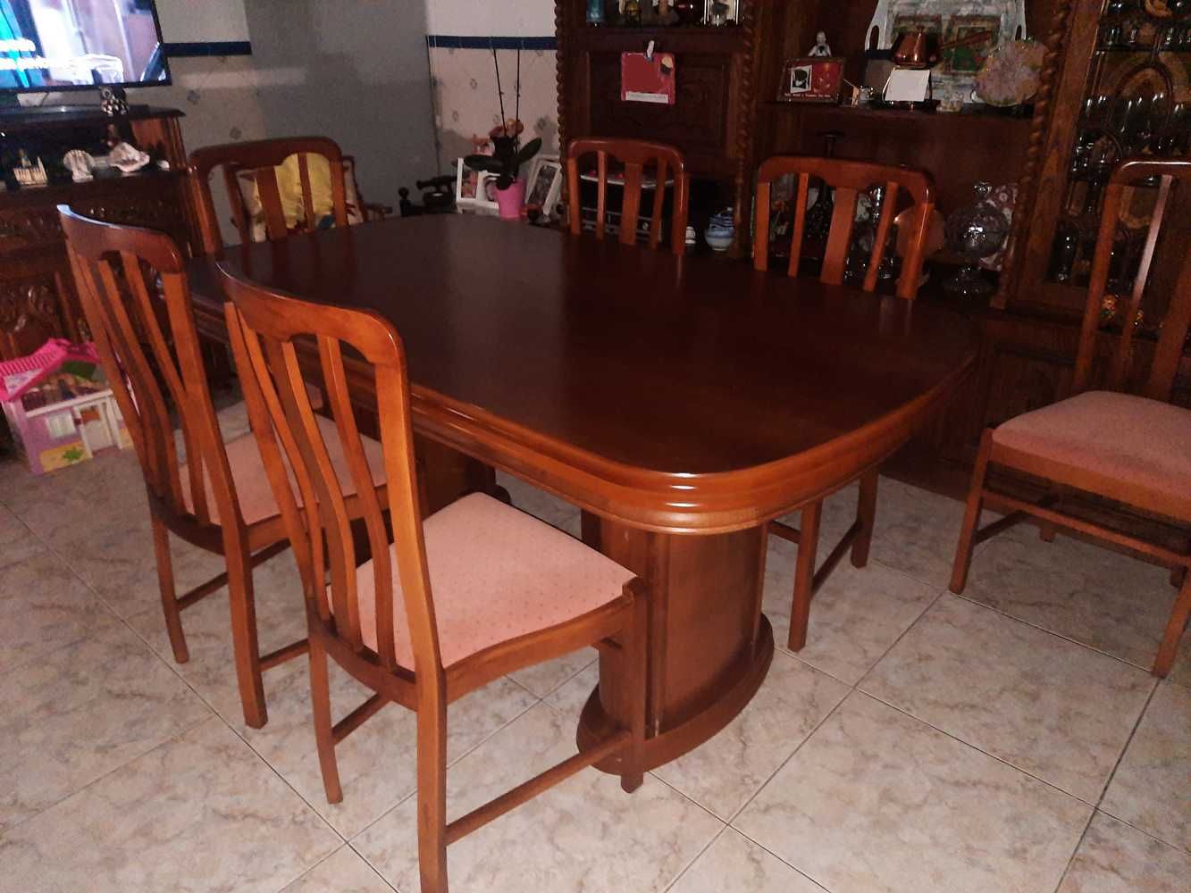 Mesa de sala extensivel com 6 cadeiras