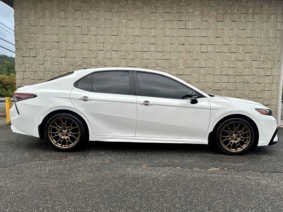 Toyota Camry      2023