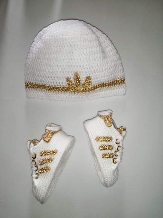 Conjunto gorro, sapatinho e porta chupeta