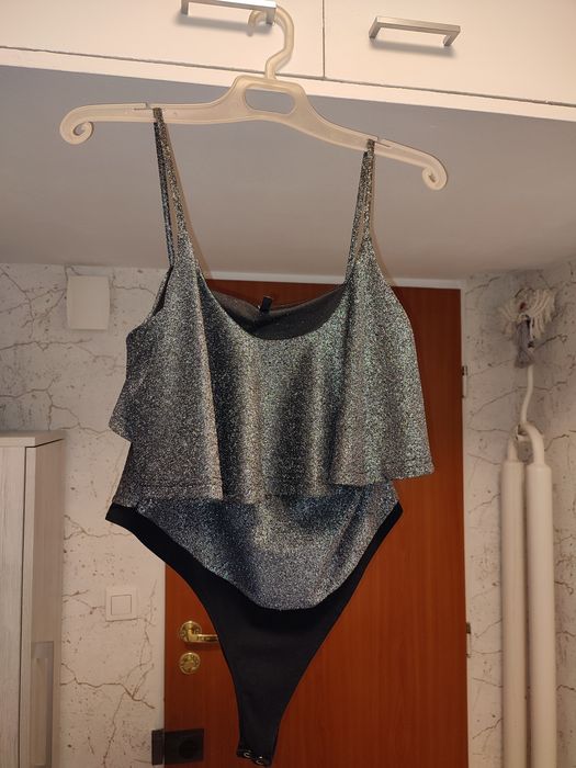 Błyszczące damskie body