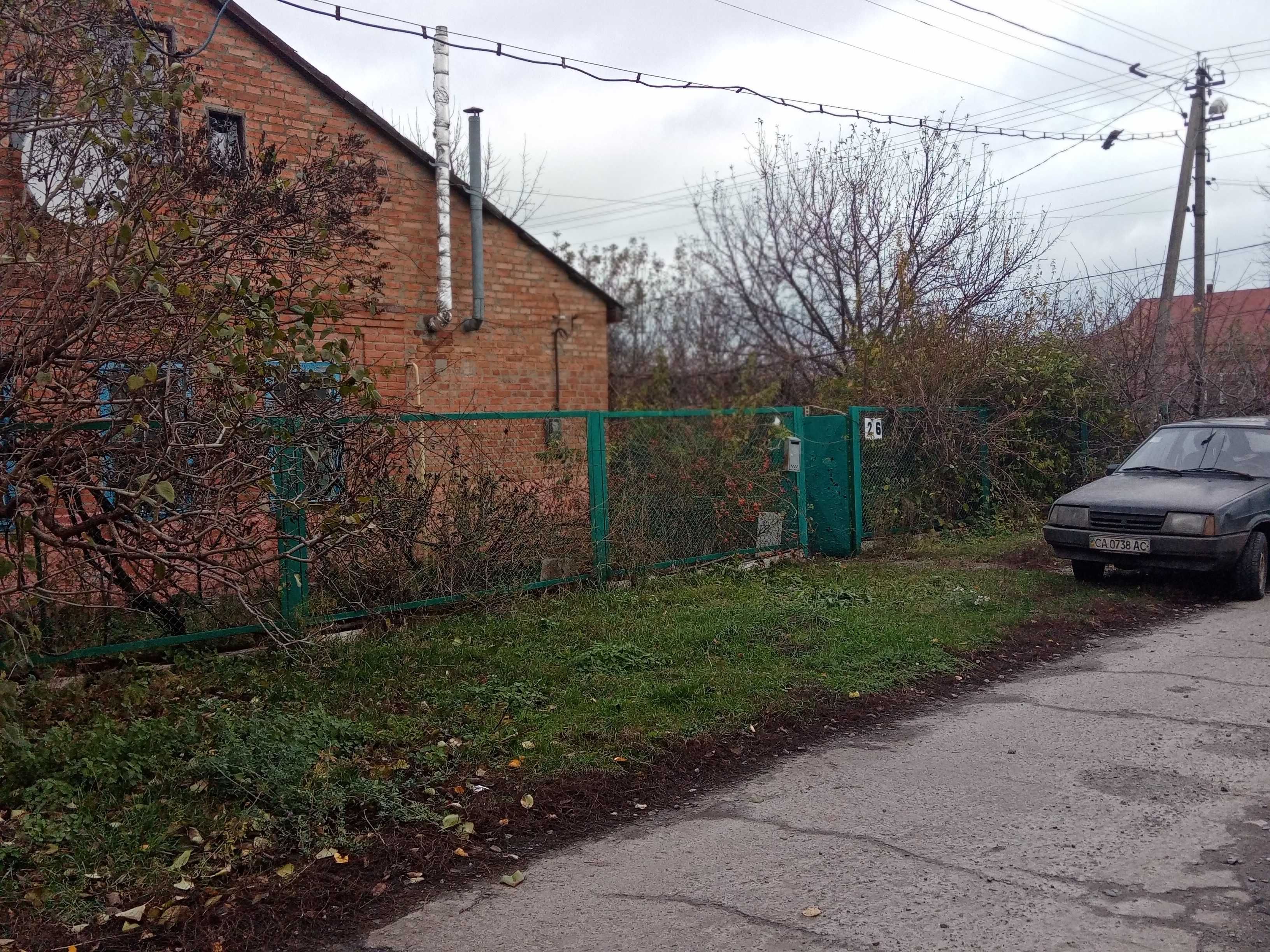 Продам будинок в м Карлівка недалеко від центра