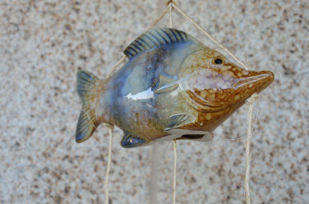 Espanta-Espíritos de Cerâmica Vidrada 2 Peixes + 2 Búzios