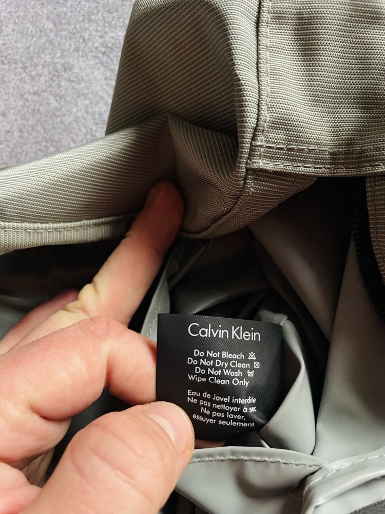 Мужская оригинальна нейлоновая сумка месенжер через плече Calvin Klein