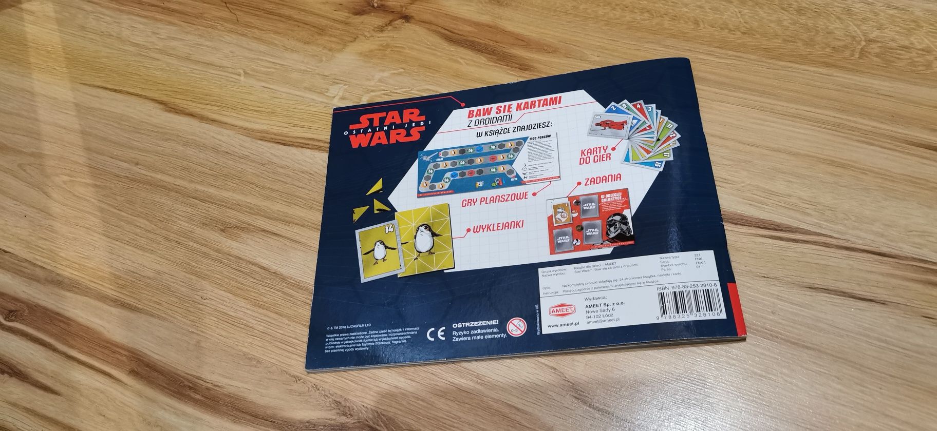 Nowa Star Wars książka z kartami, grami, wyklejankami