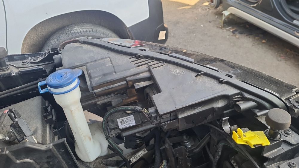 Ótica / farol esquerda FORD EcoSport